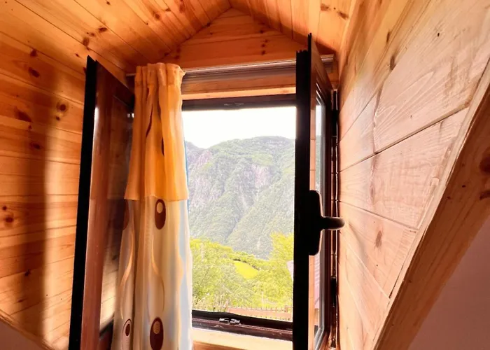 Gjelaj בית הארחה